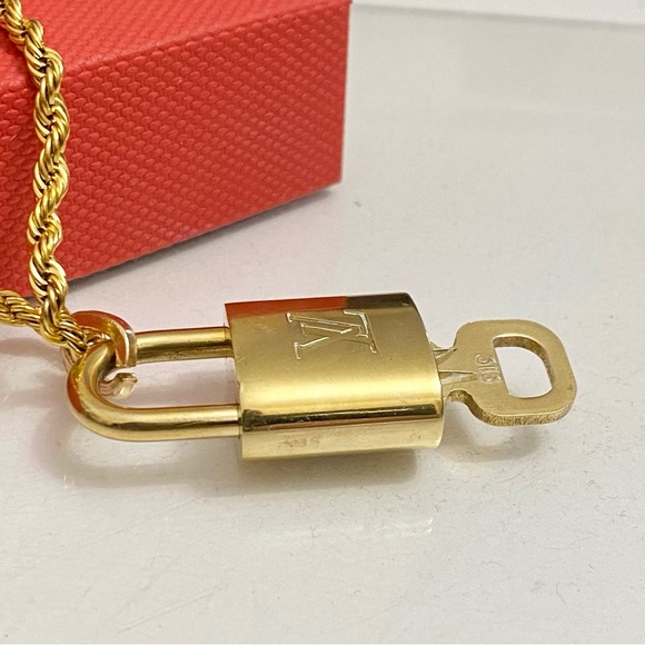 LOUIS VUITTON Lock and key 🔐 on Gold Tone Necklace #313 - Picture 9 of 12